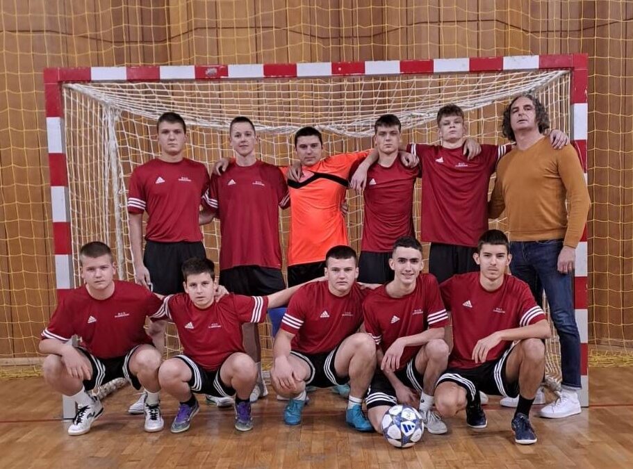 NOGOMETAŠI na školskom prvenstvu